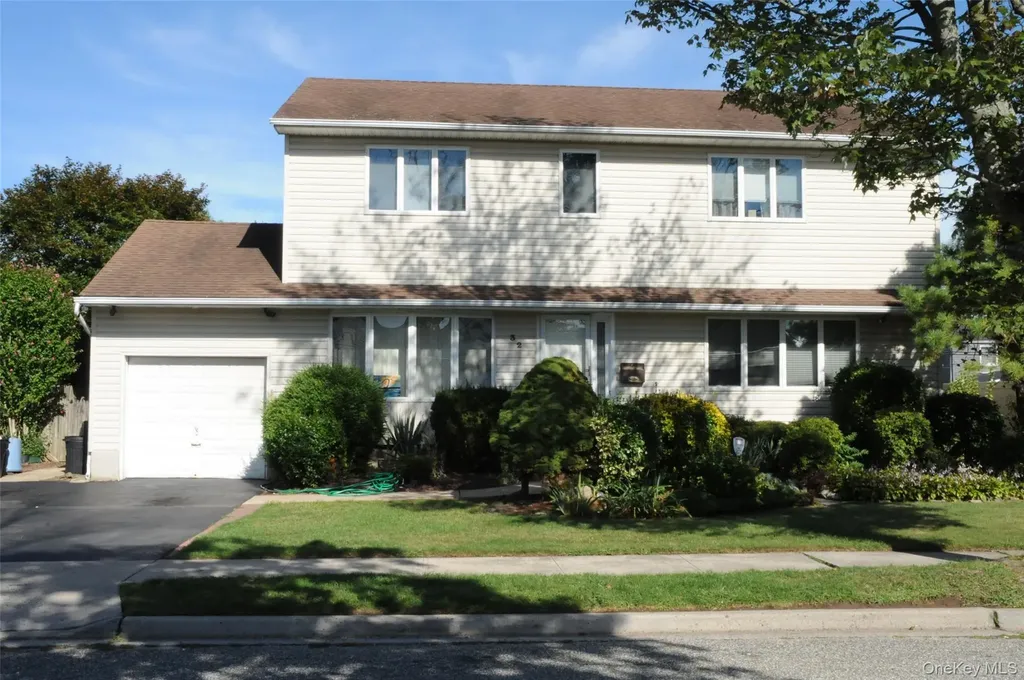 32 Kalda Lane Plainview NY 11803