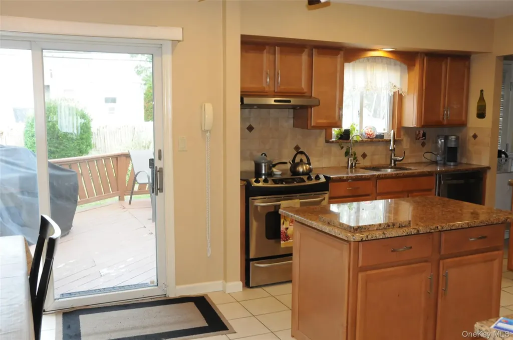 32 Kalda Lane Plainview NY 11803