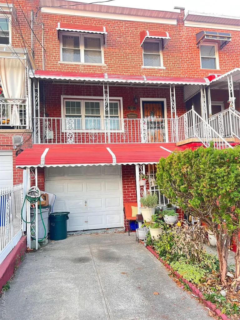 1047 E 217th Street Bronx NY 10469