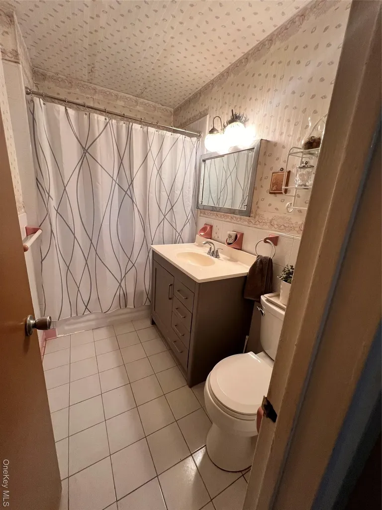 1047 E 217th Street Bronx NY 10469