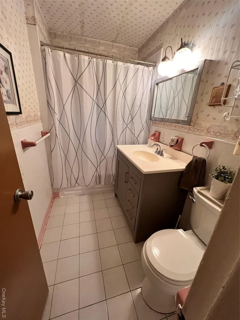 1047 E 217th Street Bronx NY 10469