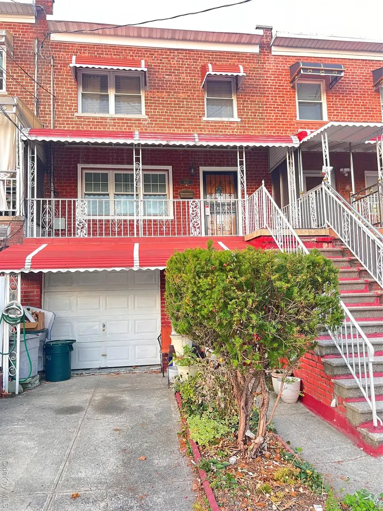 1047 E 217th Street Bronx NY 10469