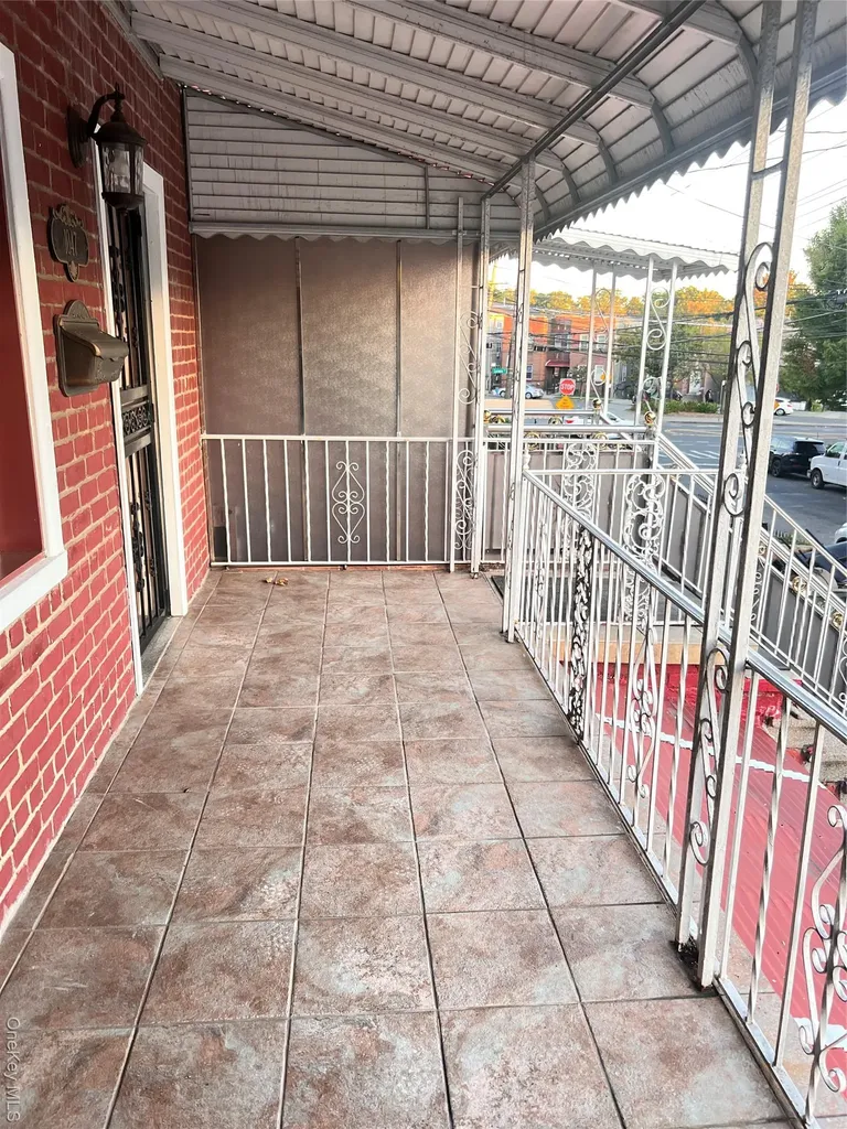 1047 E 217th Street Bronx NY 10469