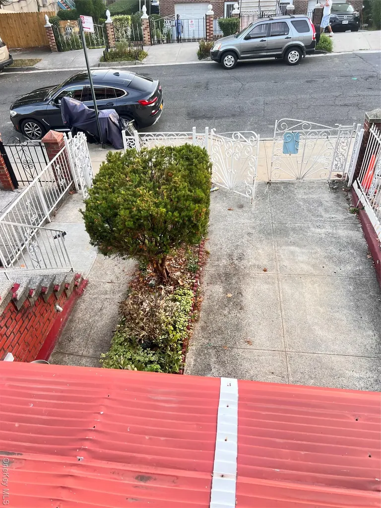 1047 E 217th Street Bronx NY 10469