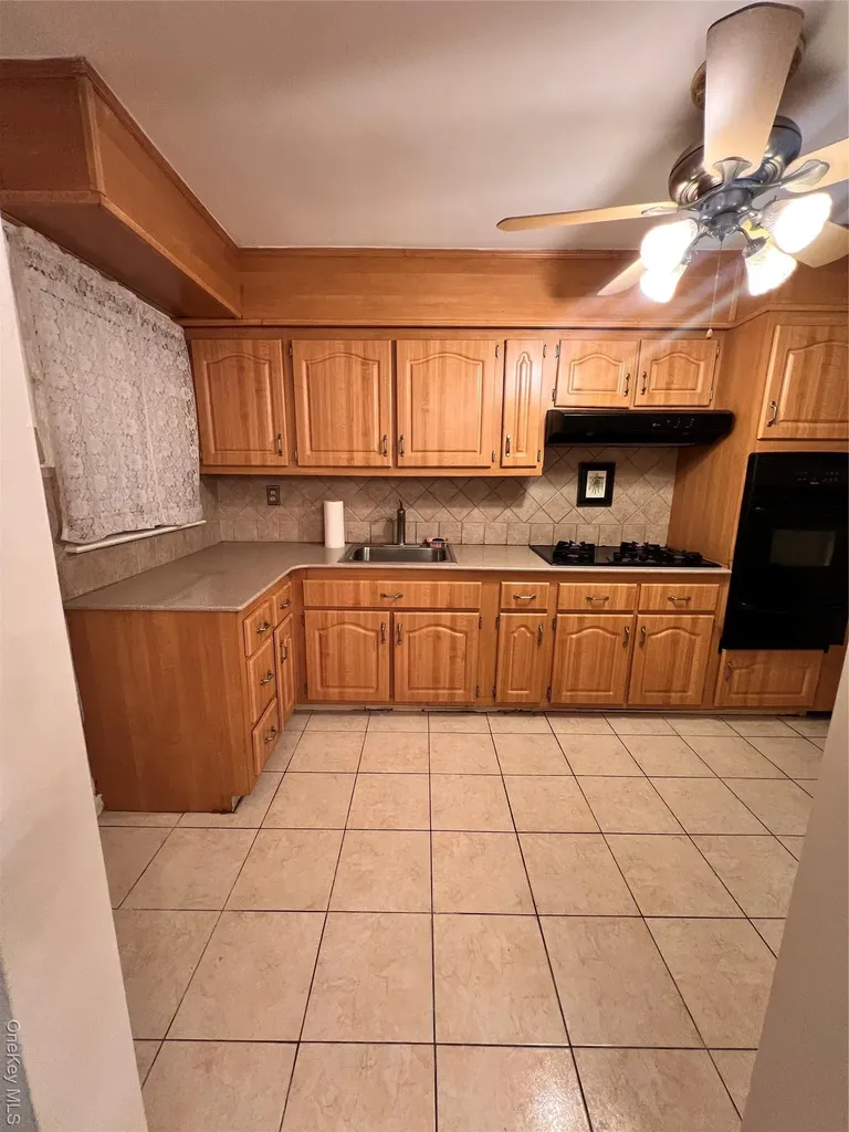 1047 E 217th Street Bronx NY 10469