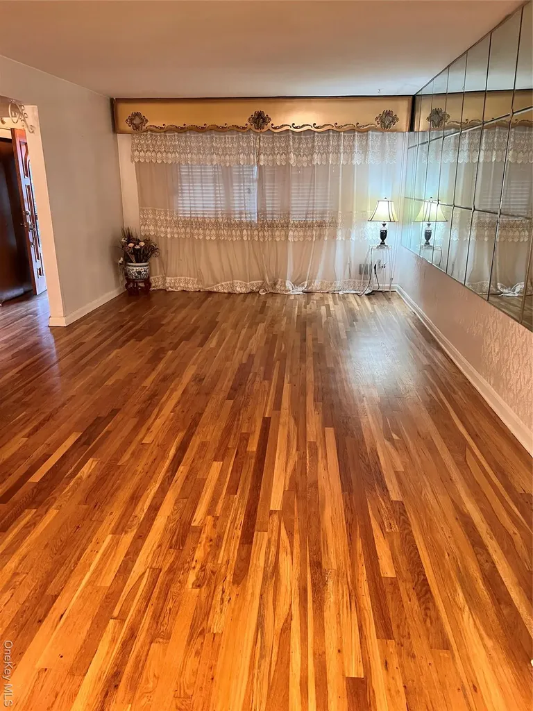 1047 E 217th Street Bronx NY 10469