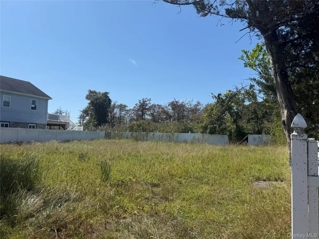 62 Laurelton Mastic Beach NY