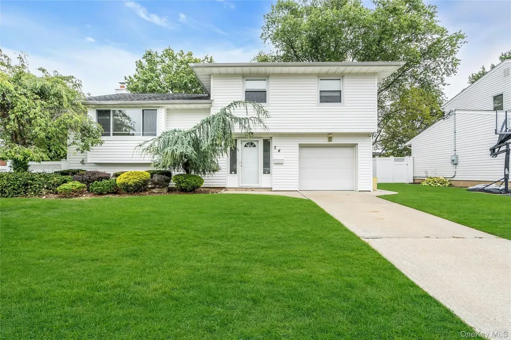 34 Julliard Drive Plainview NY 11803