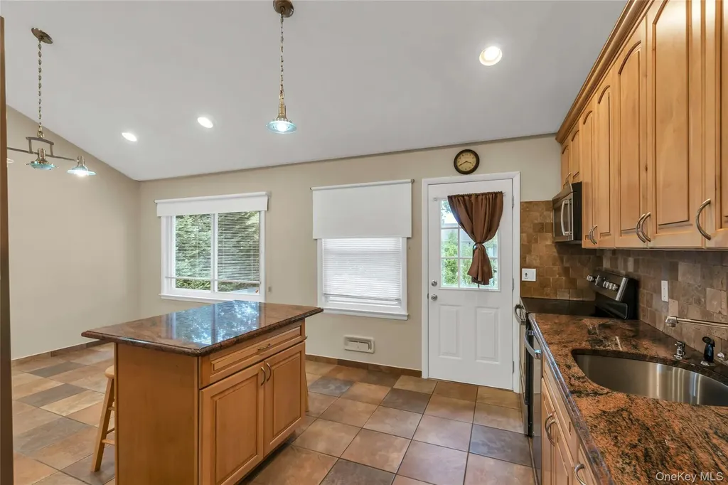 34 Julliard Drive Plainview NY 11803
