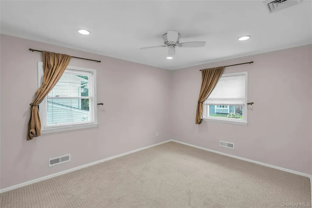 34 Julliard Drive Plainview NY 11803