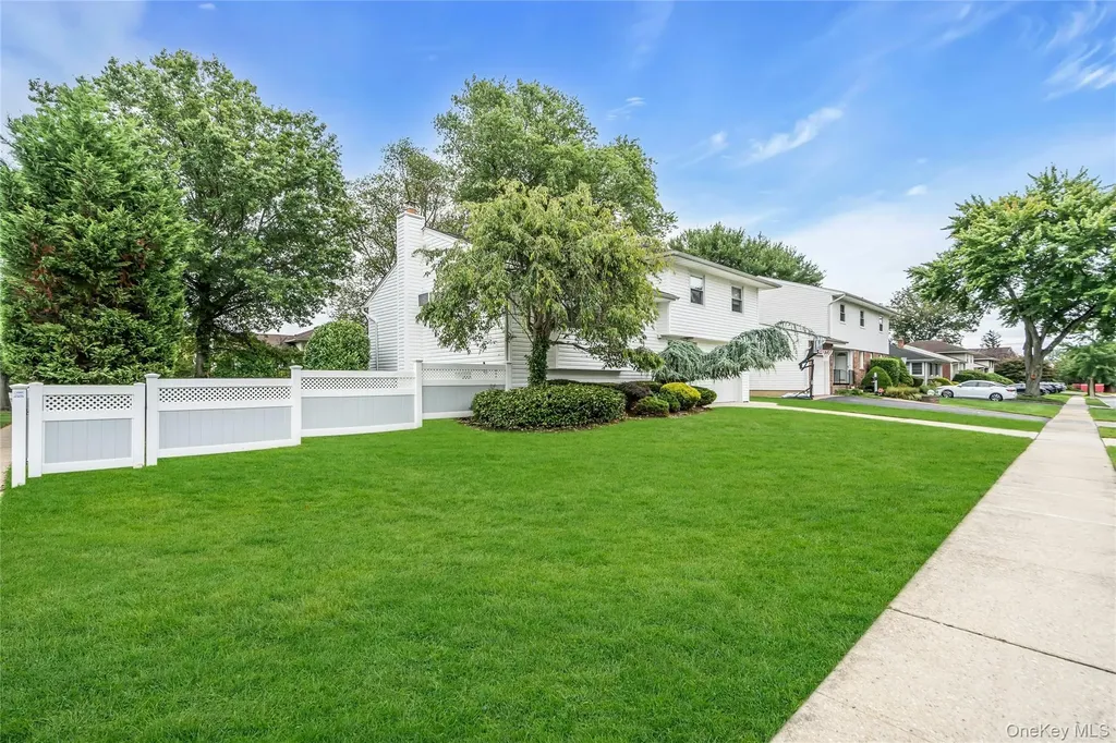 34 Julliard Drive Plainview NY 11803
