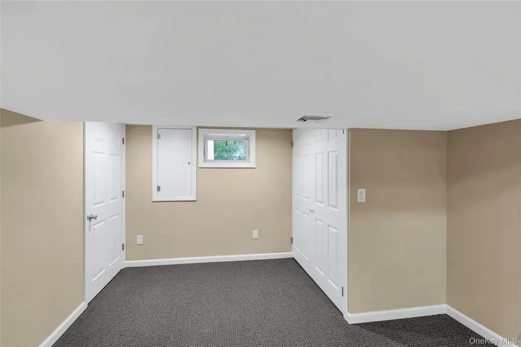 34 Julliard Drive Plainview NY 11803