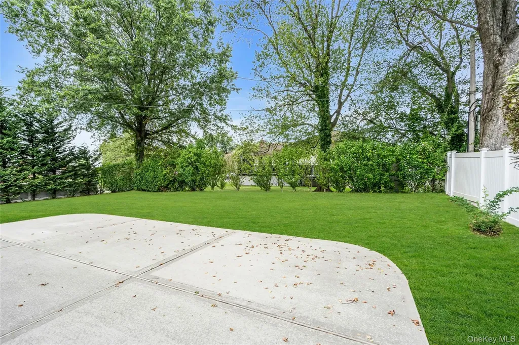 34 Julliard Drive Plainview NY 11803