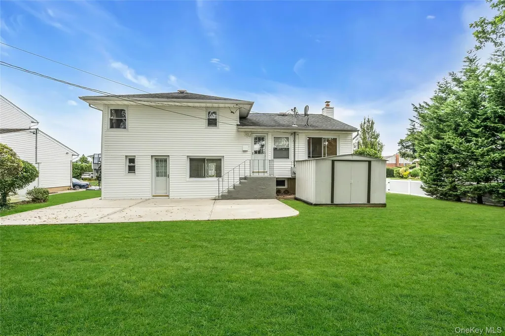 34 Julliard Drive Plainview NY 11803