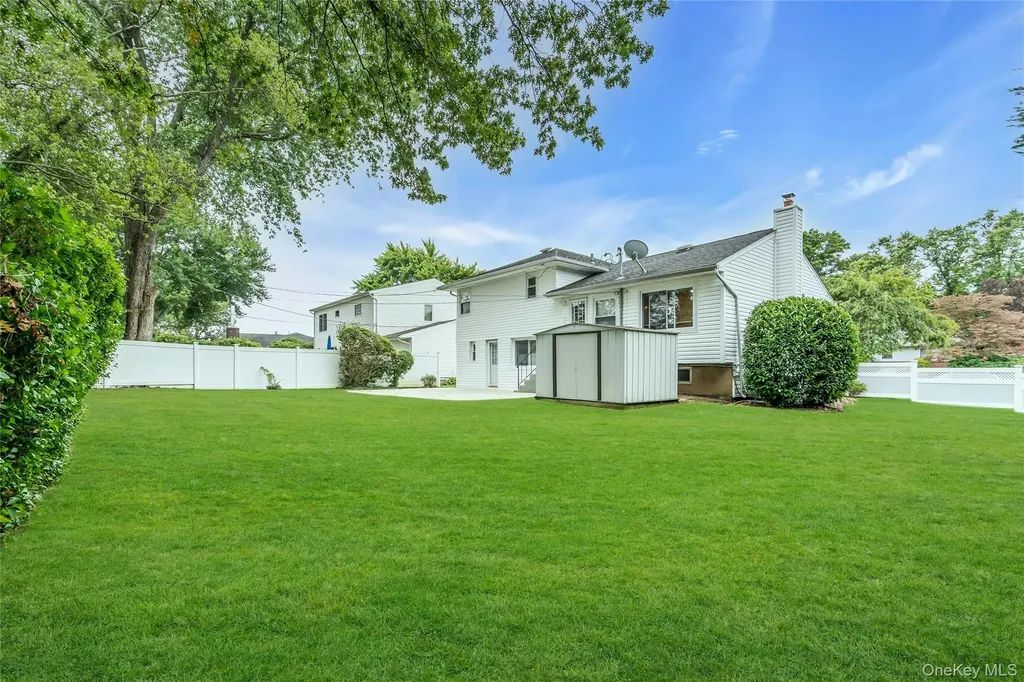 34 Julliard Drive Plainview NY 11803
