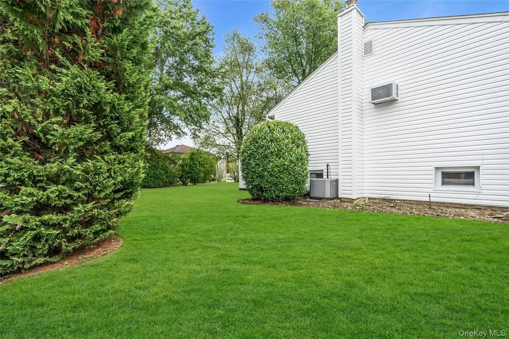 34 Julliard Drive Plainview NY 11803