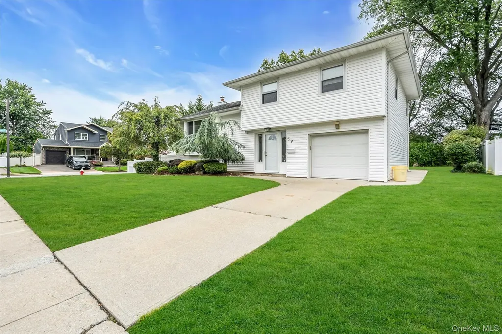 34 Julliard Drive Plainview NY 11803