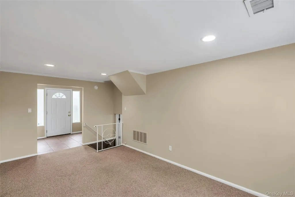 34 Julliard Drive Plainview NY 11803
