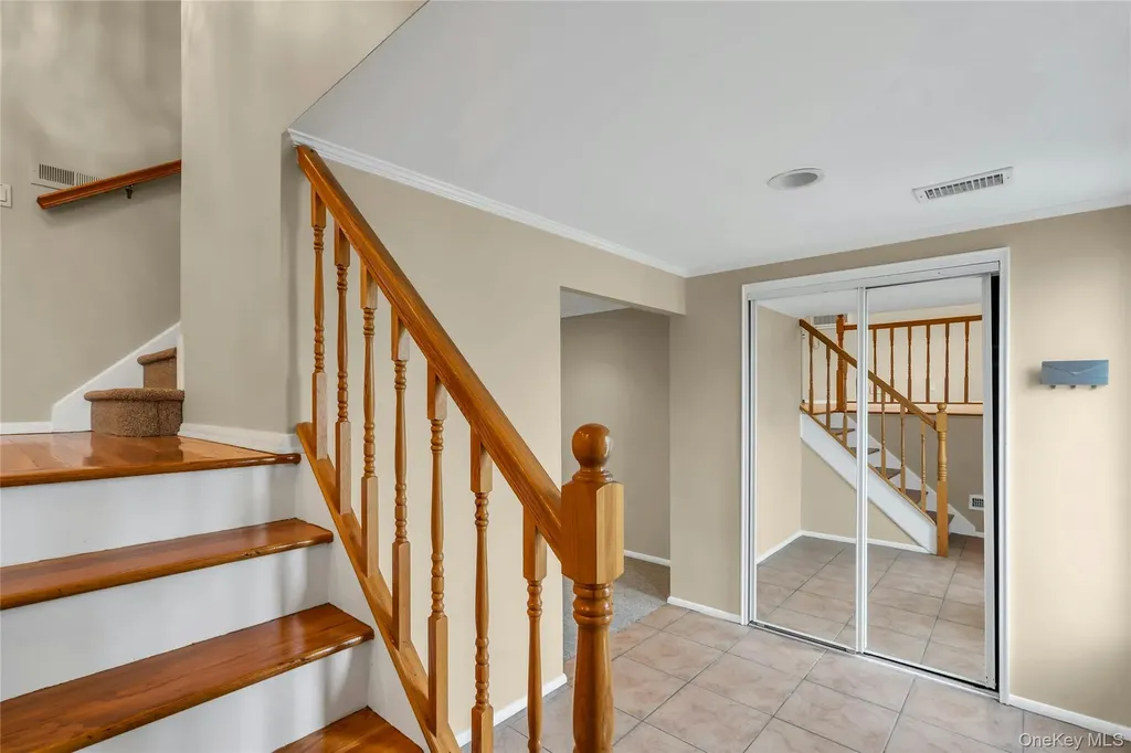 34 Julliard Drive Plainview NY 11803