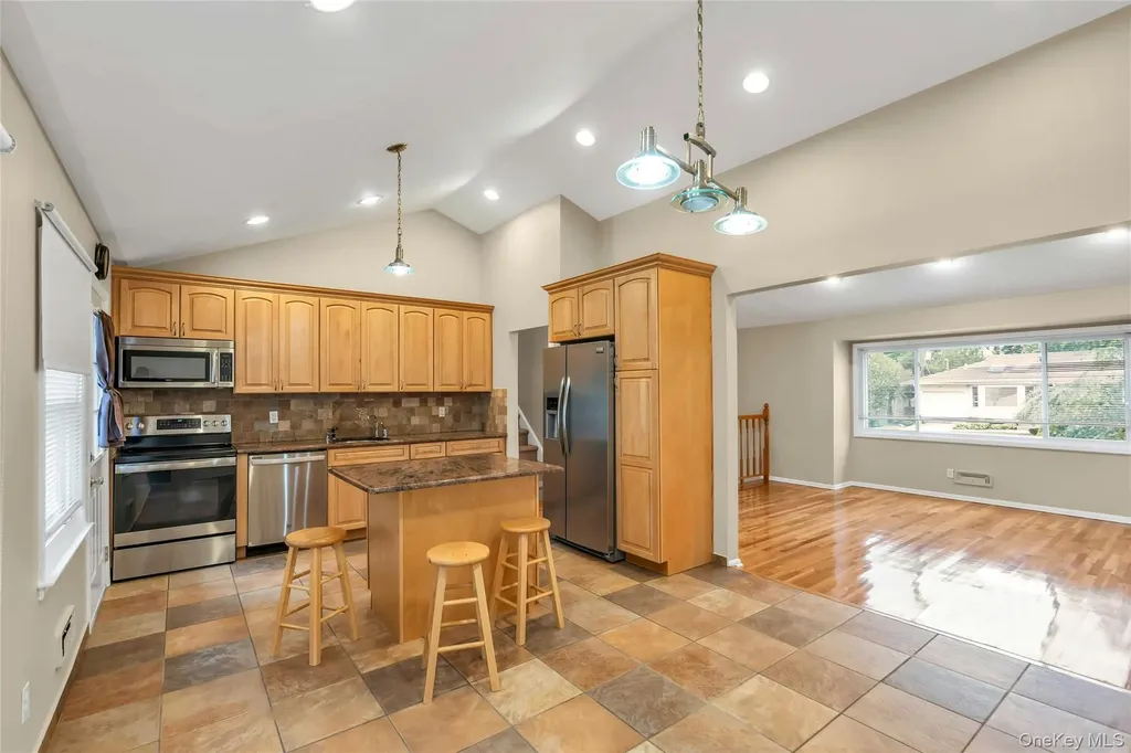 34 Julliard Drive Plainview NY 11803