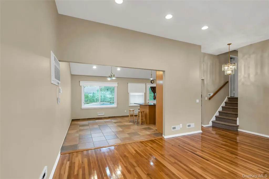34 Julliard Drive Plainview NY 11803