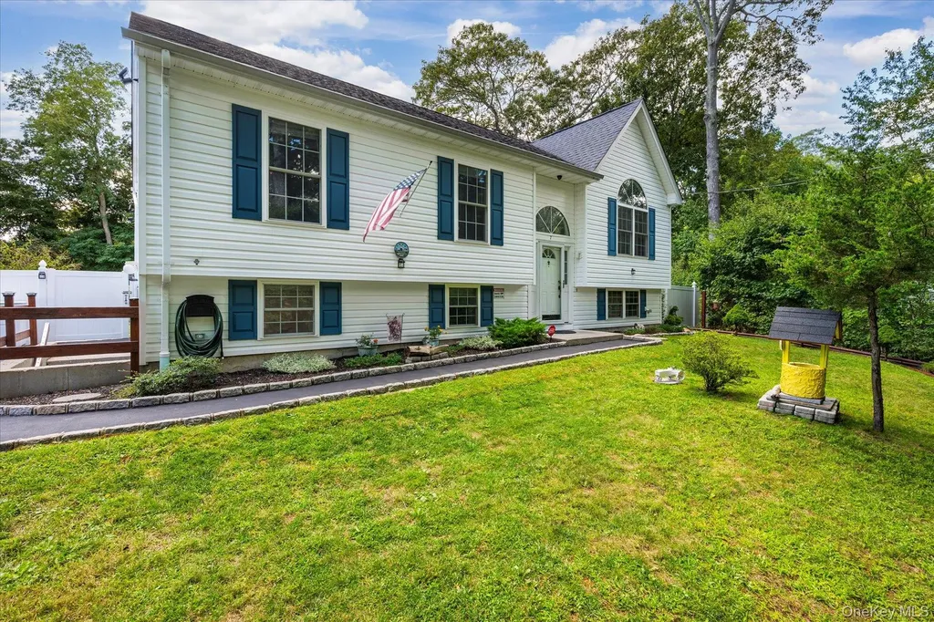 7 Bird Court Mastic Beach NY 11951