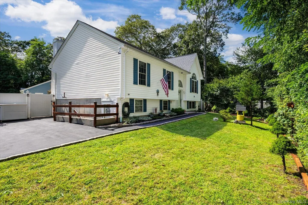 7 Bird Court Mastic Beach NY 11951