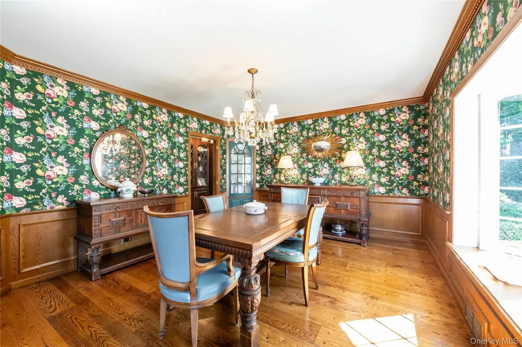 189 Trumbull Road Manhasset NY 11030