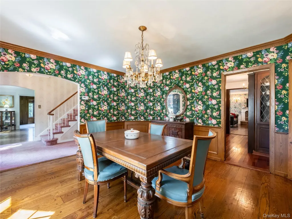 189 Trumbull Road Manhasset NY 11030