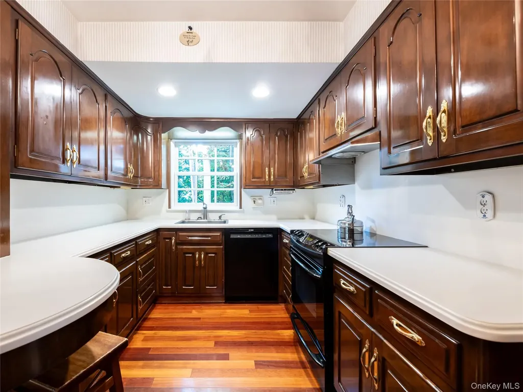 189 Trumbull Road Manhasset NY 11030
