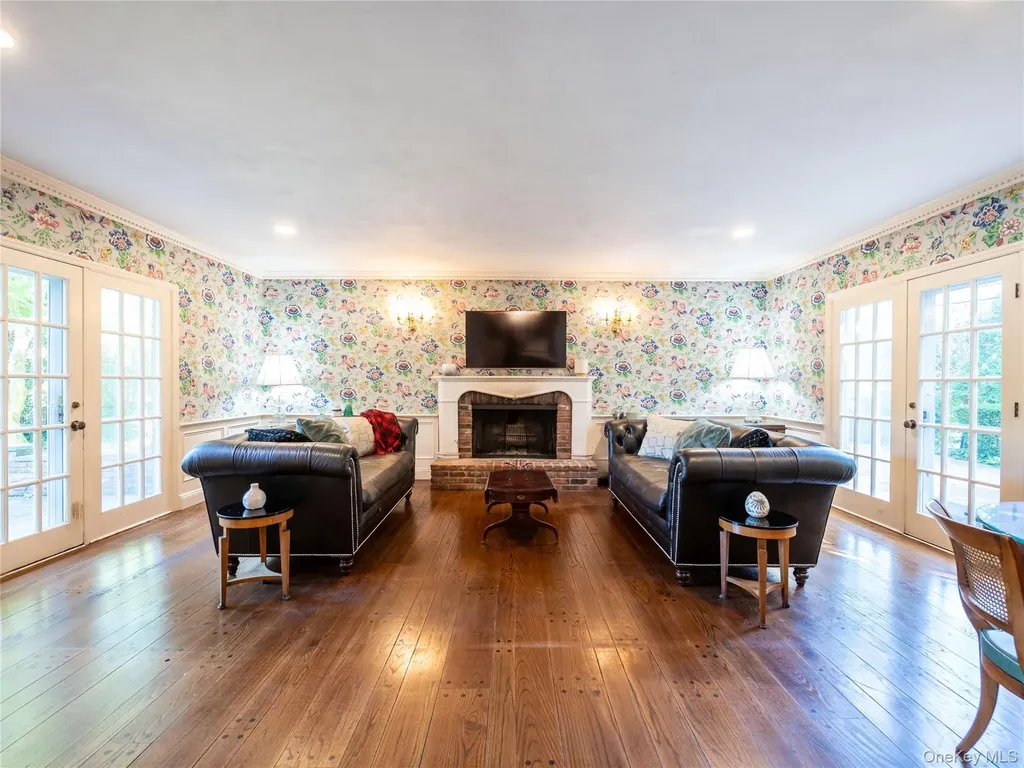 189 Trumbull Road Manhasset NY 11030