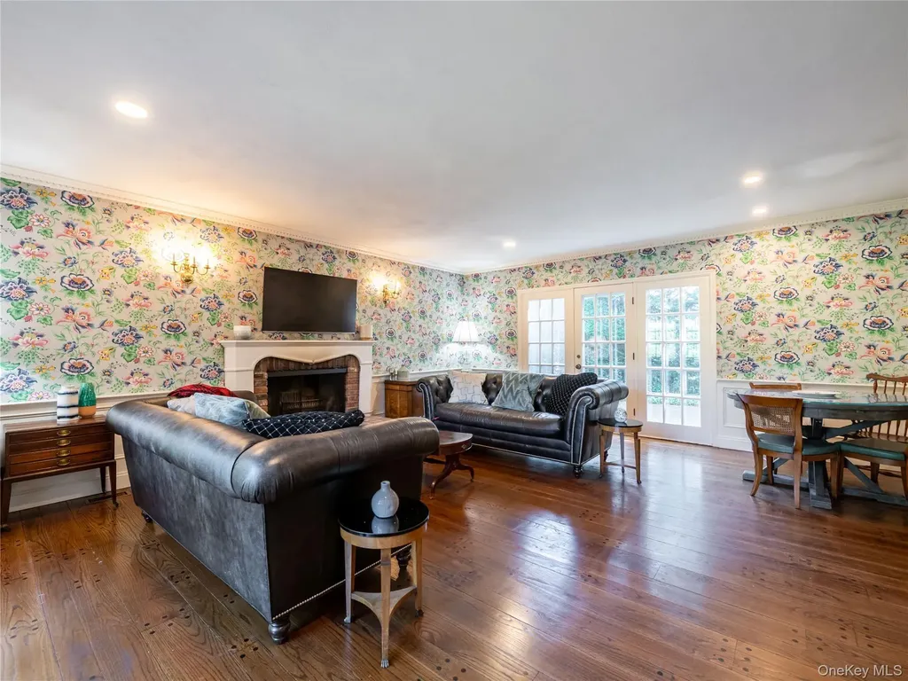 189 Trumbull Road Manhasset NY 11030