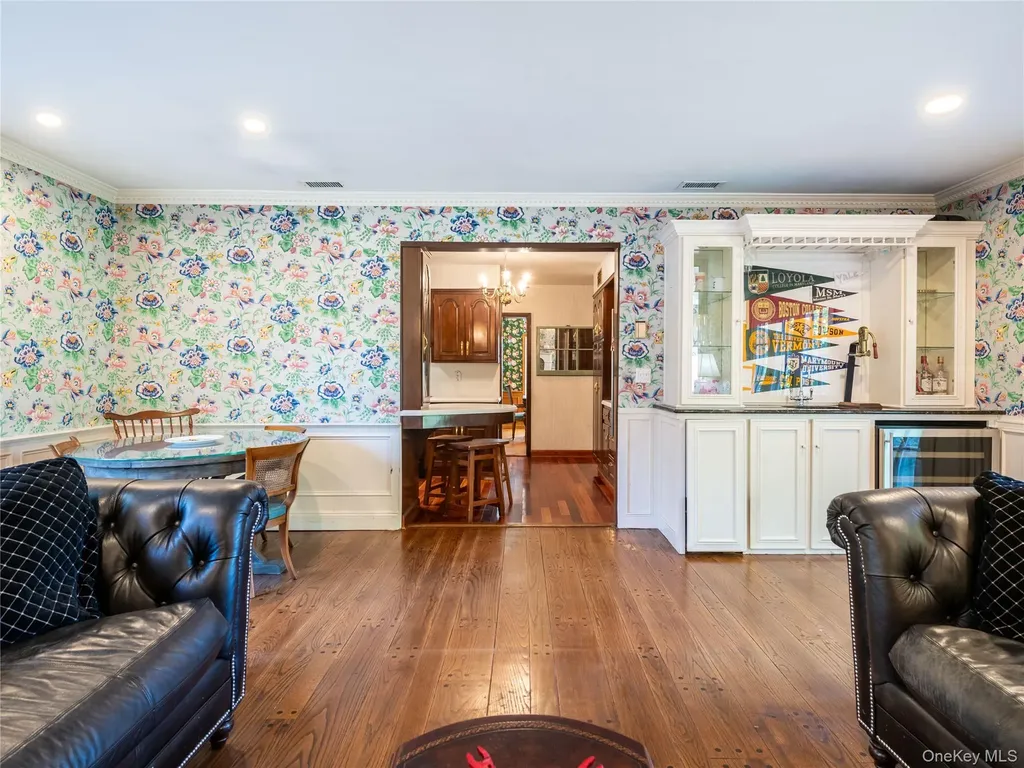 189 Trumbull Road Manhasset NY 11030