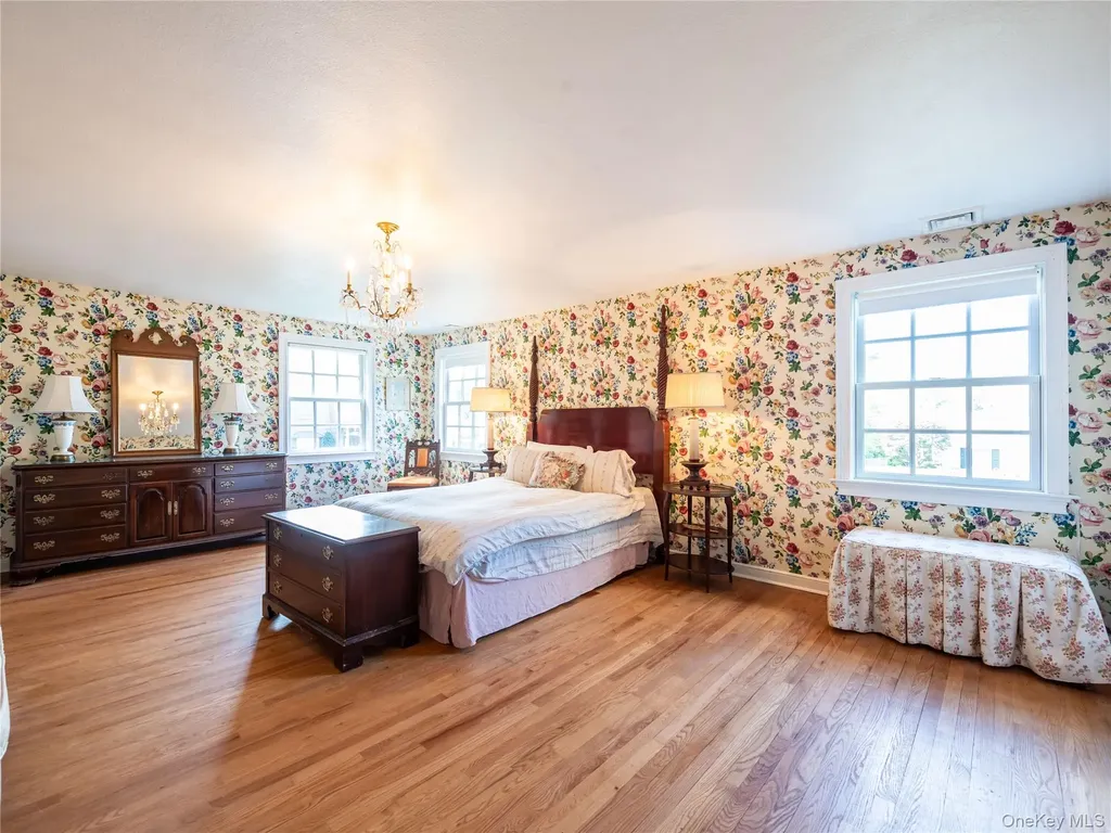 189 Trumbull Road Manhasset NY 11030