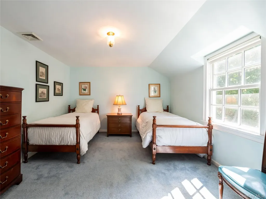 189 Trumbull Road Manhasset NY 11030
