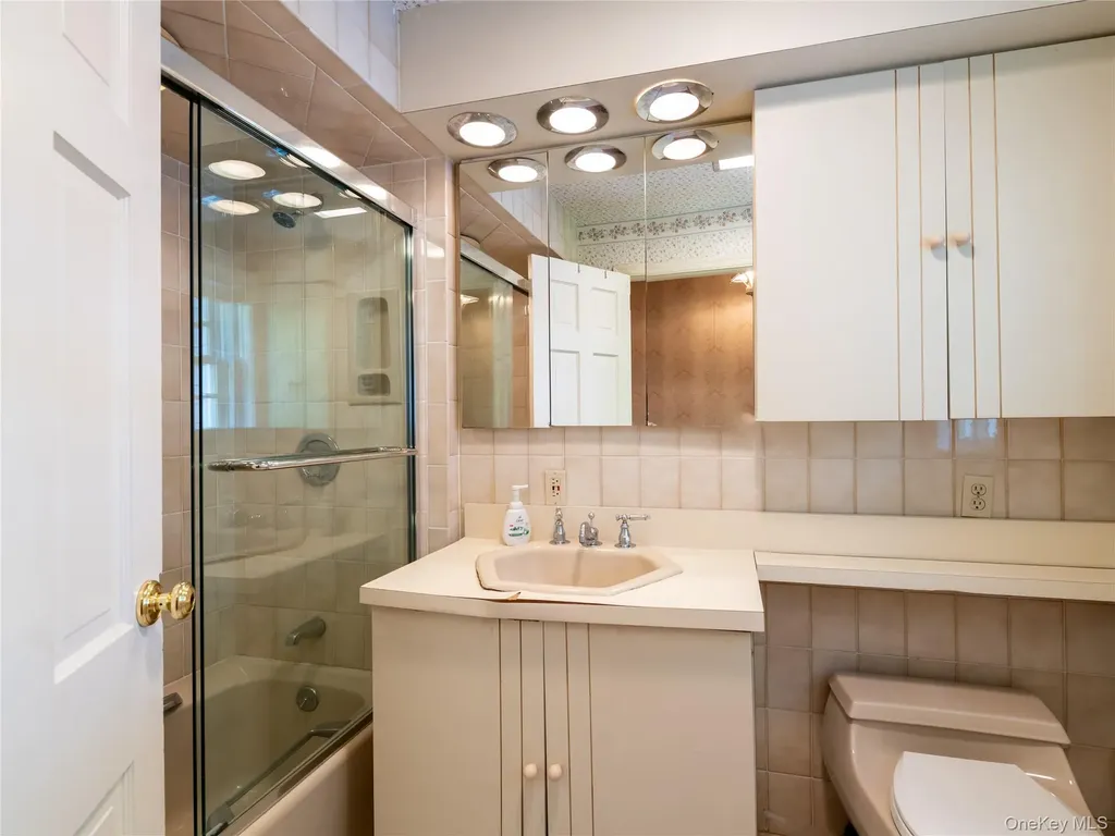 189 Trumbull Road Manhasset NY 11030