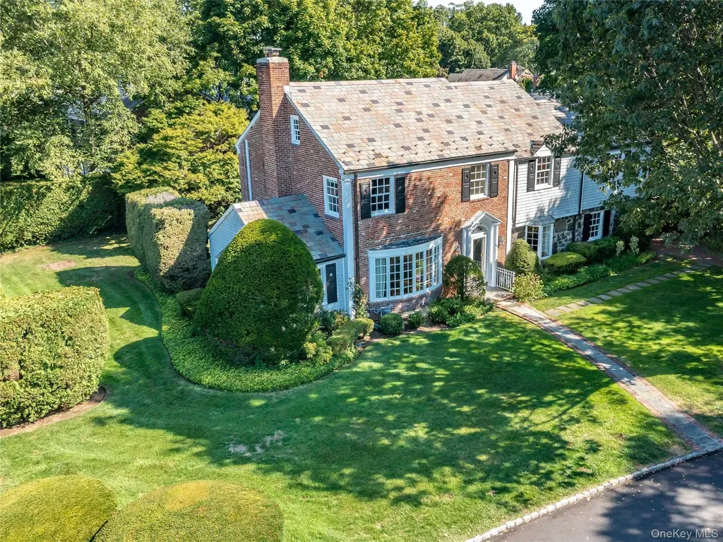 189 Trumbull Road Manhasset NY 11030