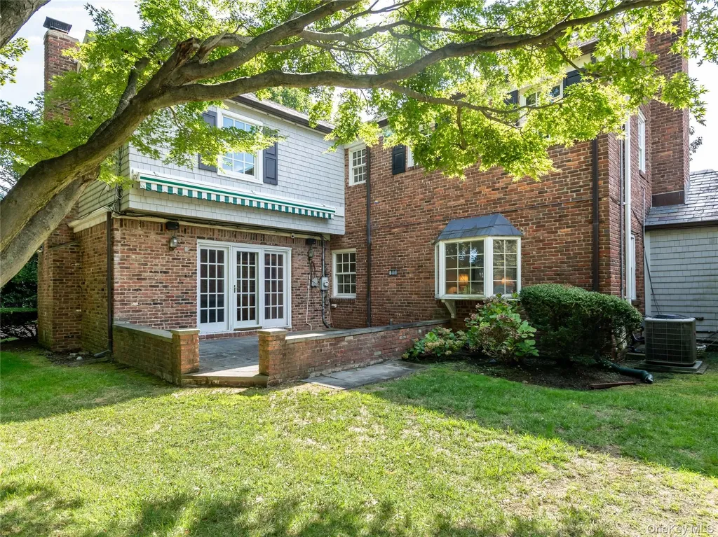 189 Trumbull Road Manhasset NY 11030