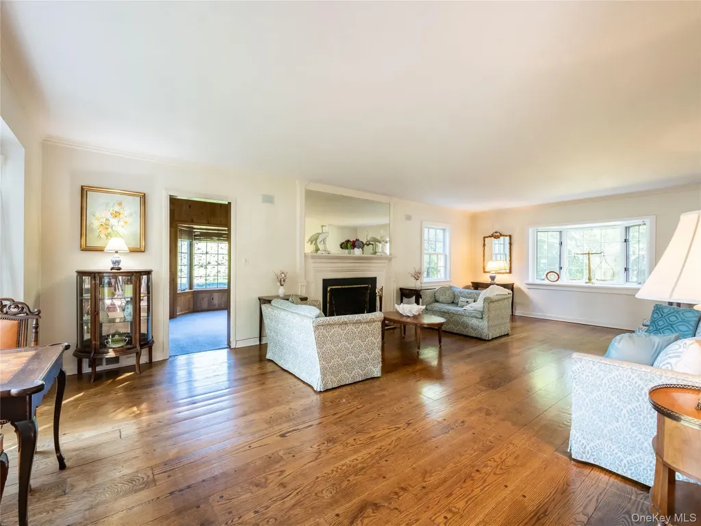 189 Trumbull Road Manhasset NY 11030