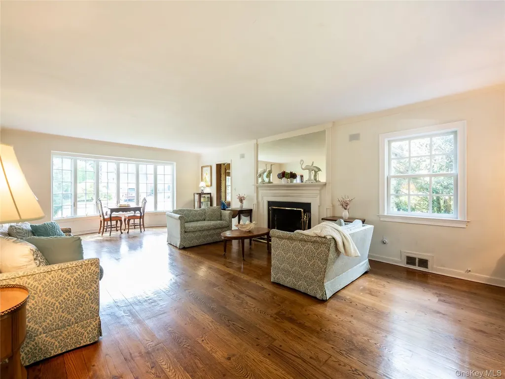 189 Trumbull Road Manhasset NY 11030