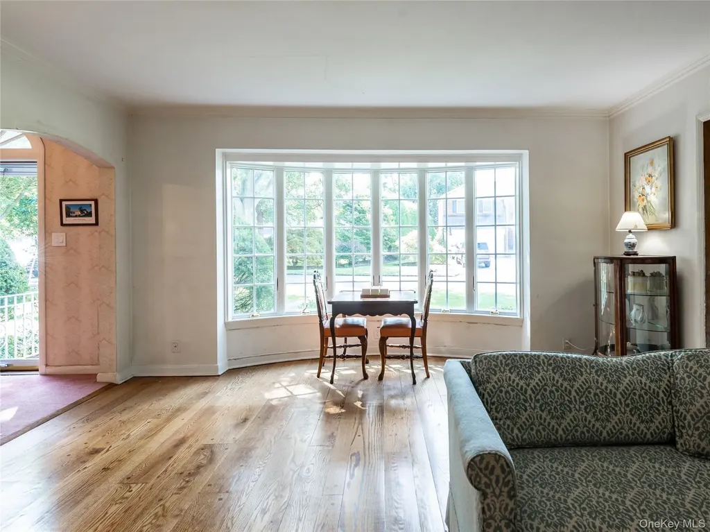 189 Trumbull Road Manhasset NY 11030