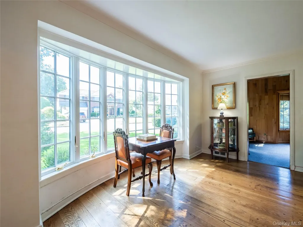 189 Trumbull Road Manhasset NY 11030