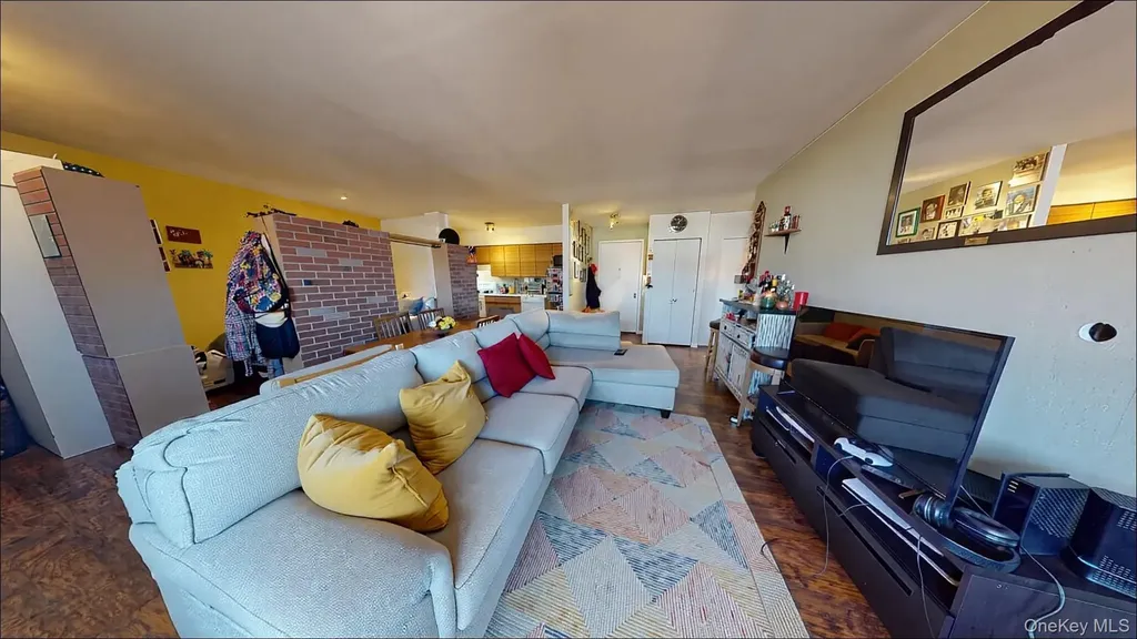 7252 Metropolitan Avenue Middle Village NY 11379