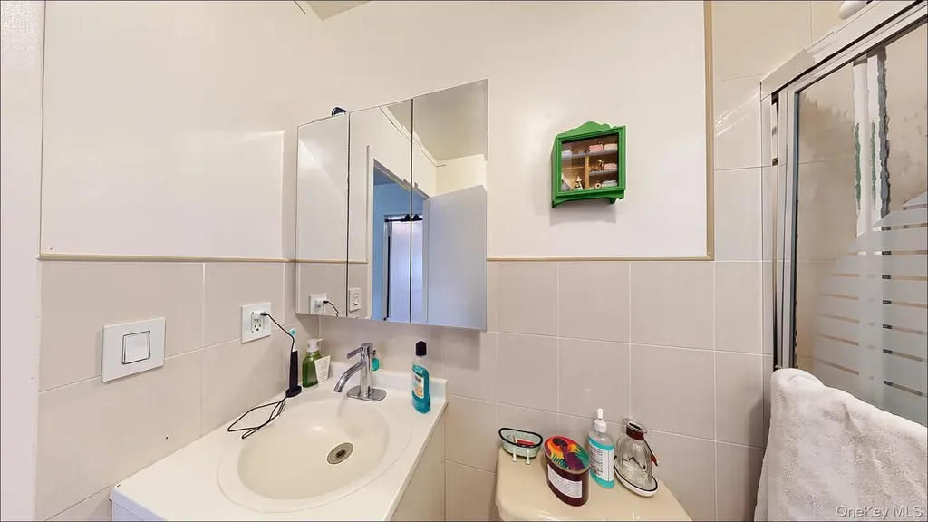 7252 Metropolitan Avenue Middle Village NY 11379