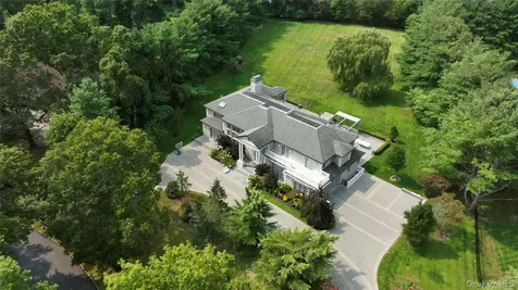 5 Farmwoods Lane Upper Brookville NY 11545