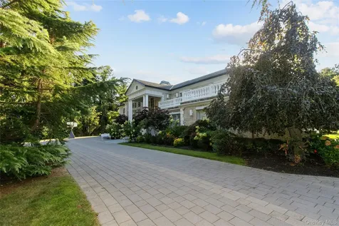 5 Farmwoods Lane Upper Brookville NY 11545