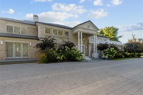 5 Farmwoods Lane Upper Brookville NY 11545