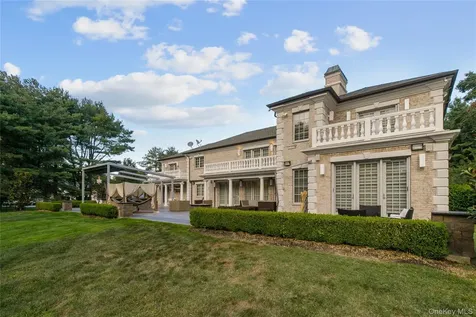 5 Farmwoods Lane Upper Brookville NY 11545