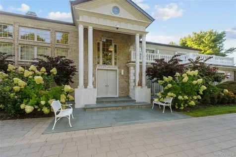 5 Farmwoods Lane Upper Brookville NY 11545