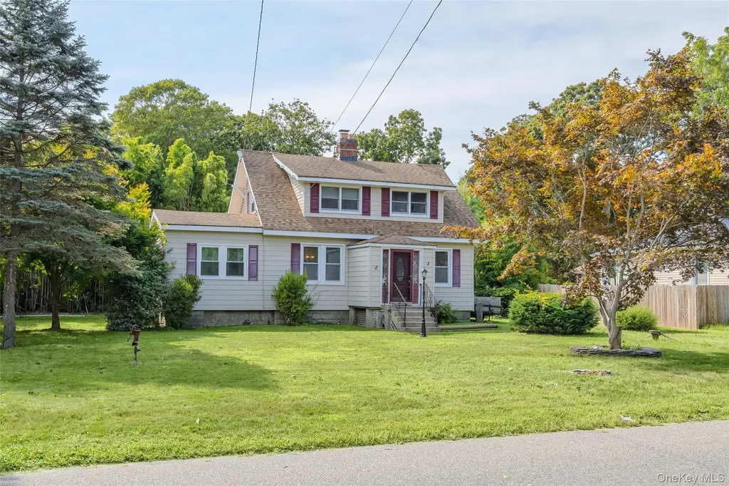 32 Whittier Drive Mastic Beach NY 11951